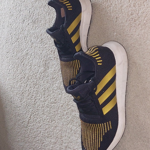 Adidas Black and Gold Runners Size 8W - Picture 5 of 8